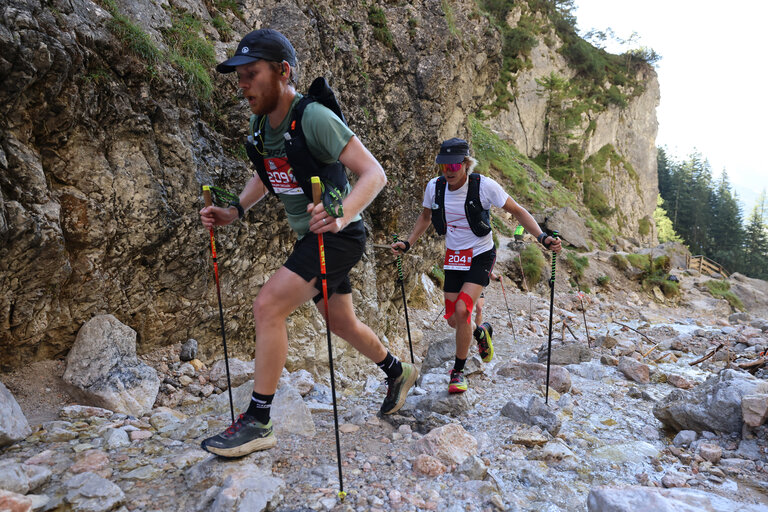 Zwei Läufer am Berg  | © Hans Simonlehner