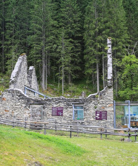Old ruins at the Nickelmuseum | © Martin Huber