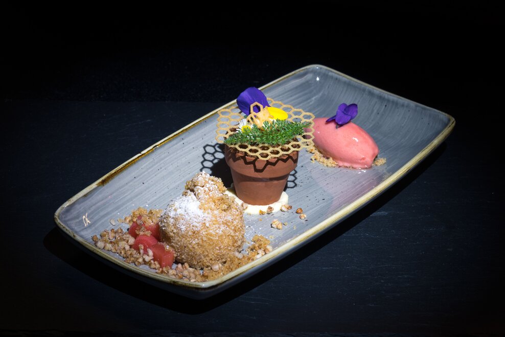 Milch² Kuh & Ziege | Milchmousse | Topfenknödel | Rhabarber | Buchweizen | © Martin Huber