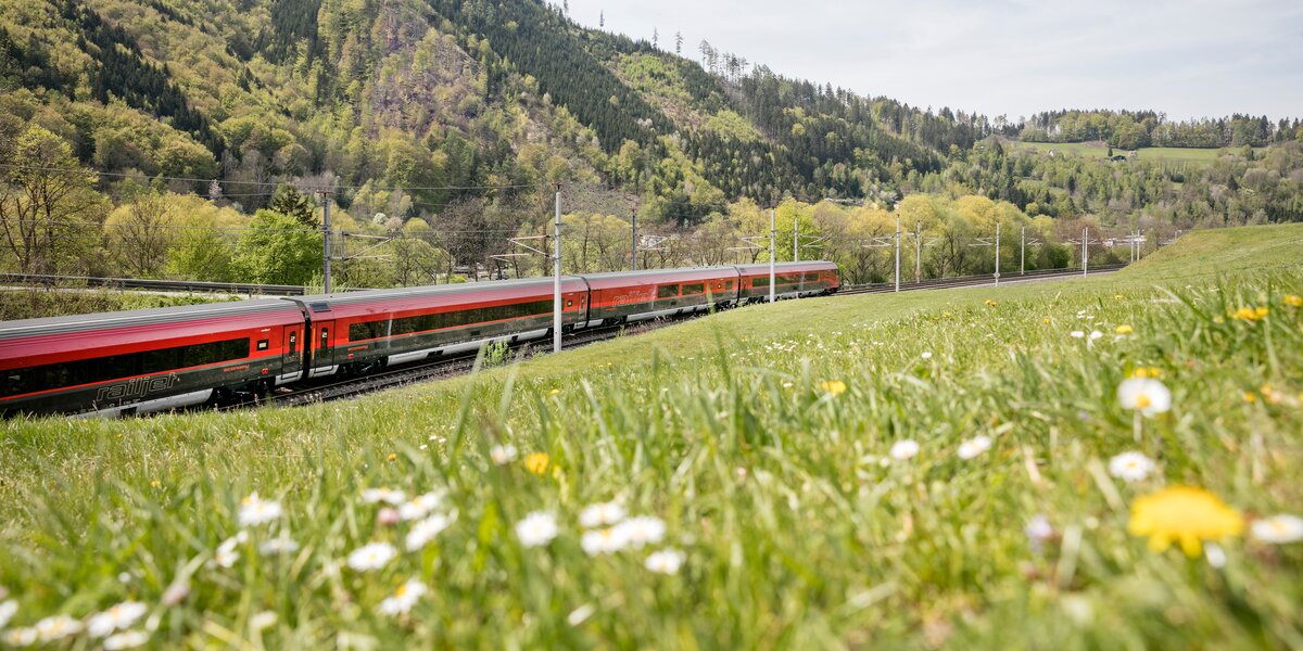 Zug Frühling ÖBB | © ÖBB Harald Eisenberger
