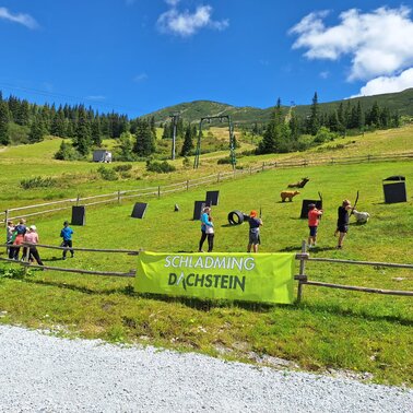 Familie beim Bogenschießen auf der Planneralm  | © Daniel Kamerberger 