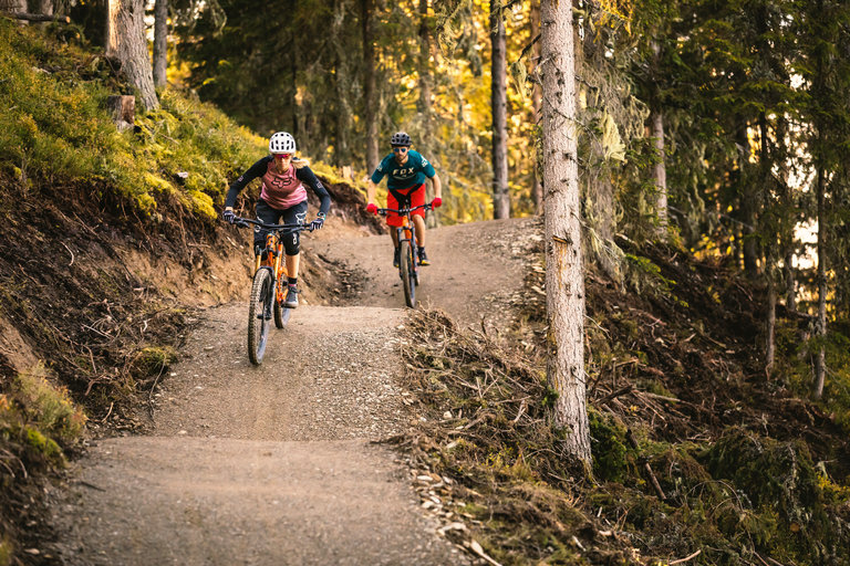Downhiller at the bike park Planai | © Roland Haschka