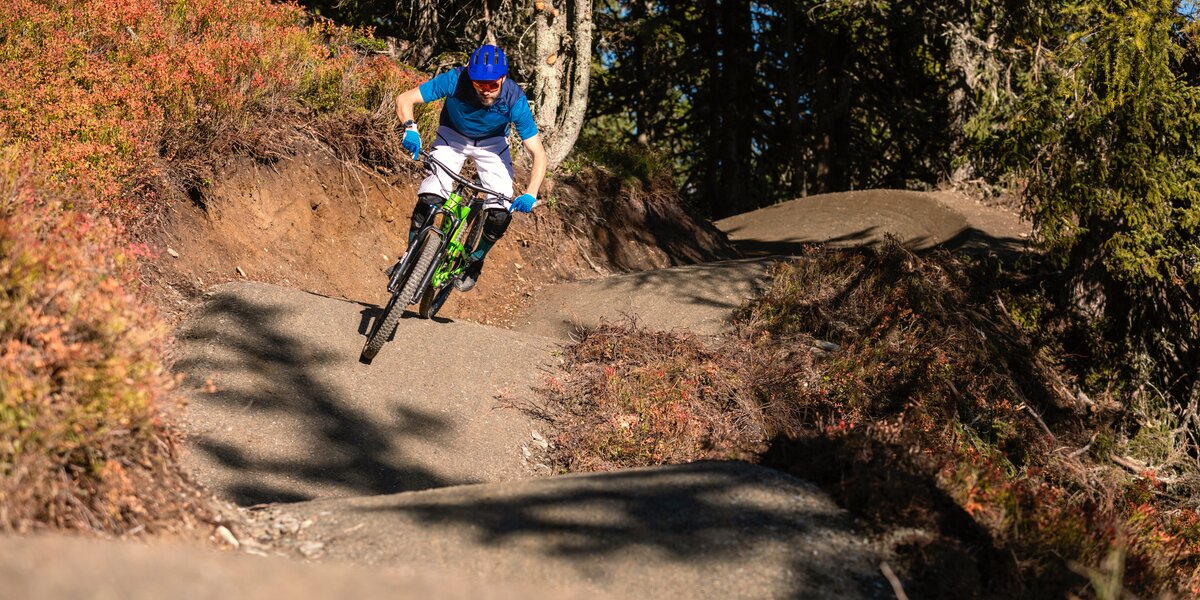 Mountainbiker im Bikepark Schladming | © Roland Haschka