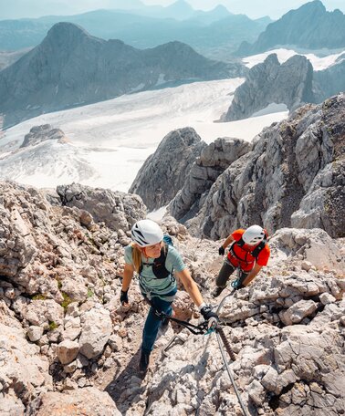 Zwei Kletterer am Klettersteig zum Dachstein | © Mathäus Gartner
