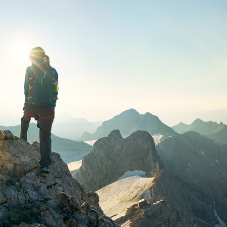 Kletterer am Gipfel des Dachsteins | © Peter Burgstaller