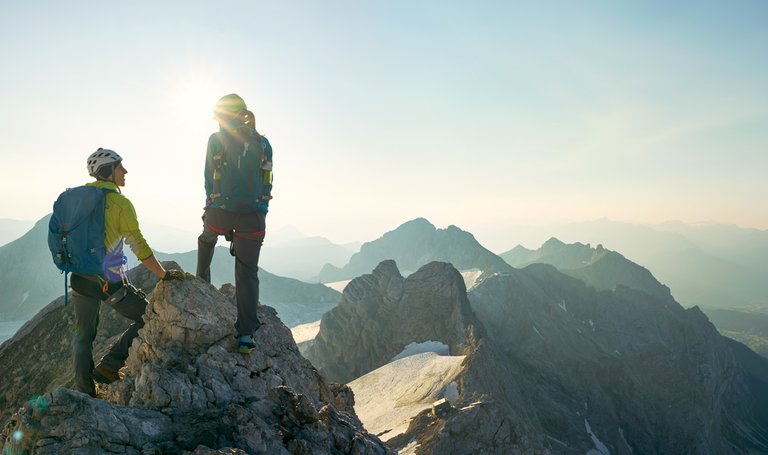 Climbers at the peak of Dachstein | © Peter Burgstaller