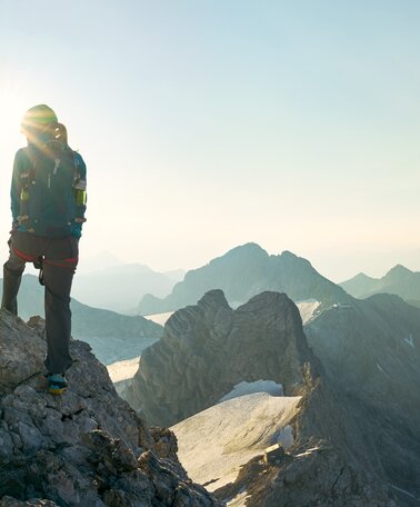Climbers at the peak of Dachstein | © Peter Burgstaller