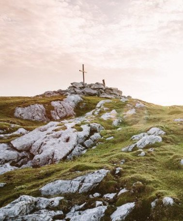 View of the peak at the Dachstein circular hike | © thetravelblog.at_by_ladyvenom
