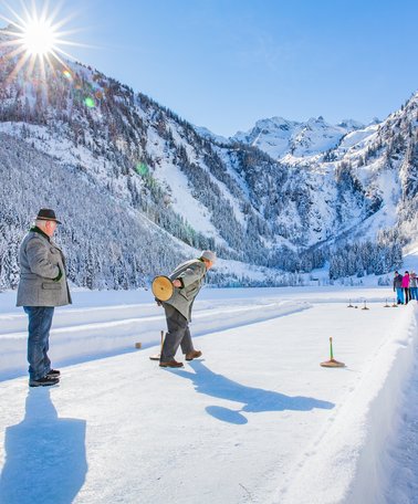 Ice stock shooting  | © René Eduard Perhab