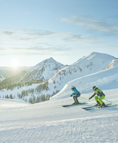 Skiier in Schaldming-Dachstein | © Peter Burgstaller