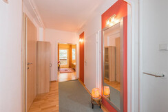 Vorraum mit Garderobe