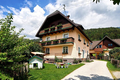 App. Dirndl im Bauernhaus