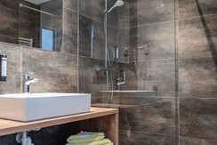 Panorama-Suite Badezimmer/Dusche