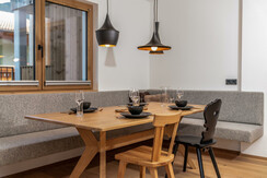 Alpenherzog Esstisch -- Almadel