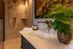 Berghoheit Bad zu Schlafzimmer -- Almadel