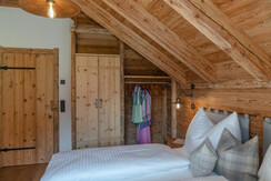 Almzimmer mit echten Naturmaterialien