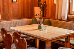 Jagahütt'l Esstisch