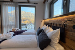 Schlafzimmer mit Blick auf Dachstein Gebiet