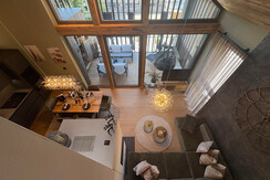 Blick von der Galerie ins Wohnzimmer