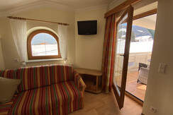 Von der Küche auf den Balkon