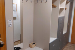 vstupní chodba s úložným prostorem