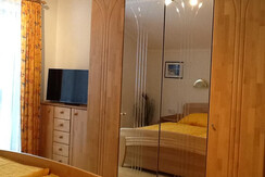 Apartment Gia - Zimmer vorne - Schrank