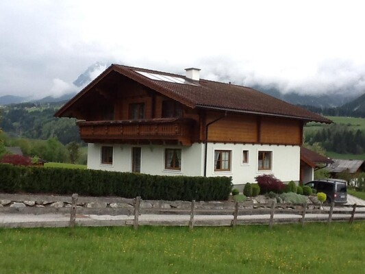 Apartment Gia - Hausfoto im Sommer