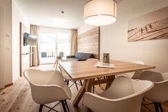 Gust for 6 - Dining table and sofa (Top 2)