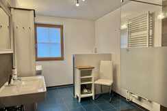 Bergwasser Badezimmer mit zusätzlichem WC 10 m2