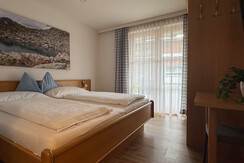 Bergwasser Zimmer mit Gartenzugang und TV