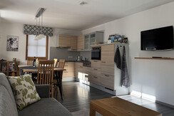 Alpenwelt Wohnküche mit TV