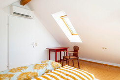 OG-2 - 10 - _YWX0070