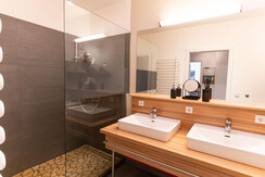 9258b93c-b37f-41dd-9f8d-9d59513bffee