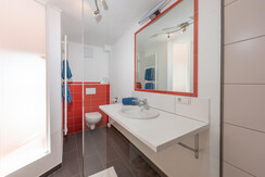 badezimmer2 seitlich ferienwohnung ahorn ramsau am