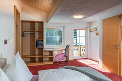 schlafzimmer ferienwohnung ahorn ramsau am dachste