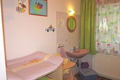 Kinderzimmer mit Babyausstattung