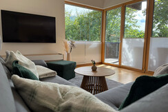 Sofa mit Blick auf die Terrasse