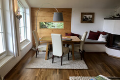 Blick zu Essbereich Appartement Finis