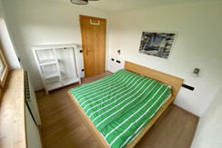 Schlafzimmer mit Doppelbett