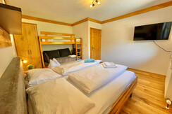 Schlafzimmer mit 3erStockbett Nr.2