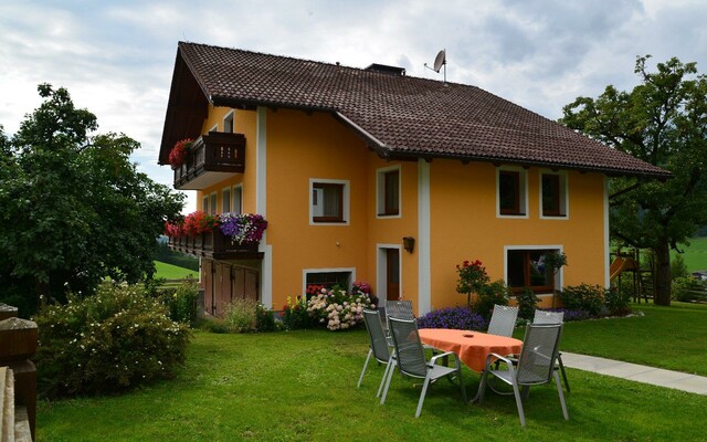 Nebenhaus-Aussenansicht-slider[1]