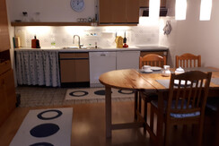 Appartement Planaiblick | Küche und Esstisch