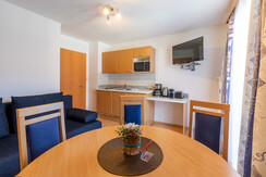 Wohnküche App. Himmelblau