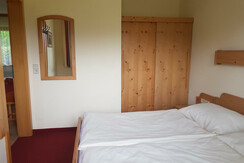 schlafzimmer-ferienwohnung-waldhorn-ramsau