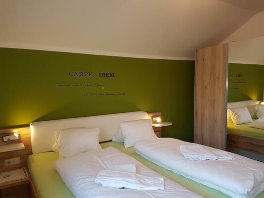 Appartementhaus-Conny_Zimmer_OG_klein | © Conny Kraml-Lehner