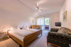 Wurzer Top 1 - Bedroom with balcony