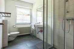 Wurzer Top 1 - Bathroom with shower