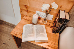 Hochwurzen Detail Nachttisch