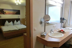 Schlafzimmer / Badezimmer