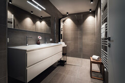 Top 7 - Bathroom with rain shower